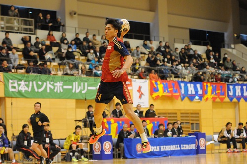 大崎・岩永がチームをまとめ、首位奪取を狙う