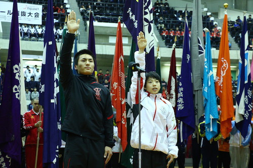 力強く地元大会での活躍を誓った神戸国際大附・青戸選手（左）と神戸星城・松本選手