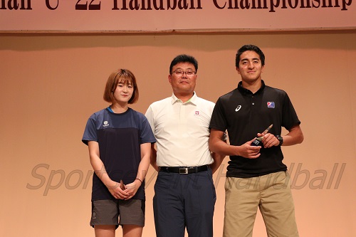 大会ＭＶＰを獲得した日本男子・牧野（写真右）
